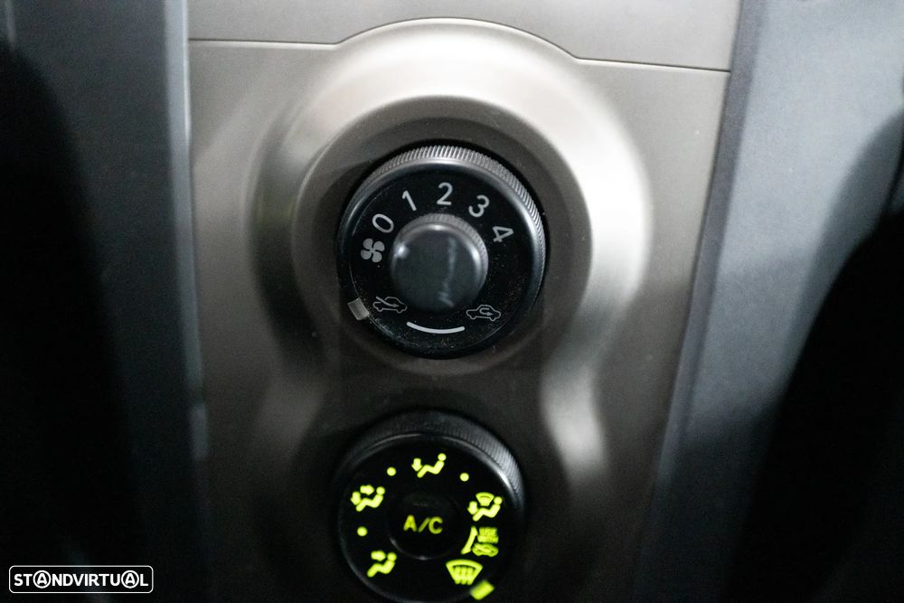 Toyota Yaris 1.0 VVT-i AC - 38