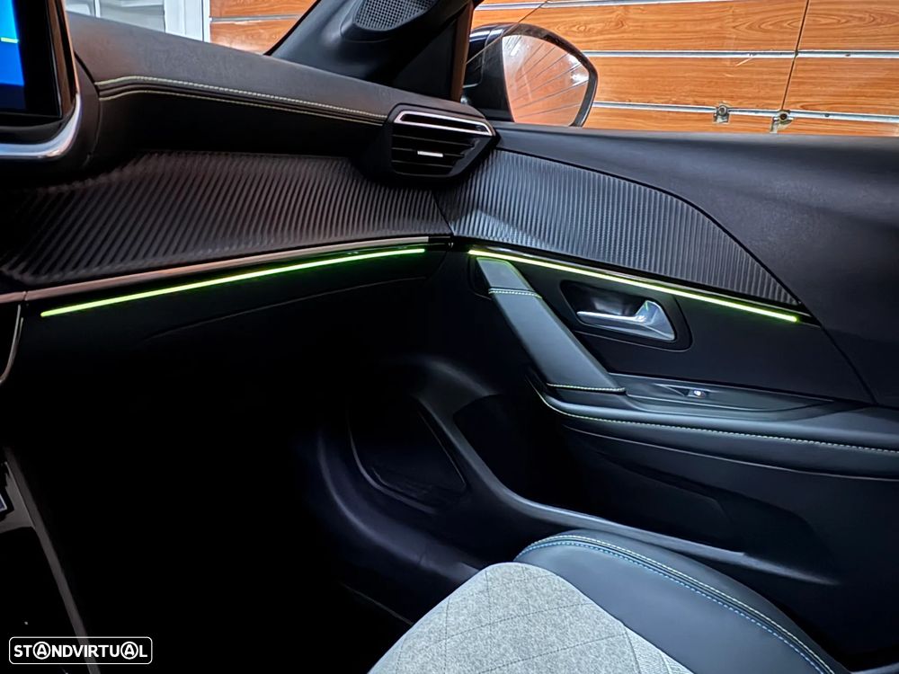 Peugeot e-208 GT - 13