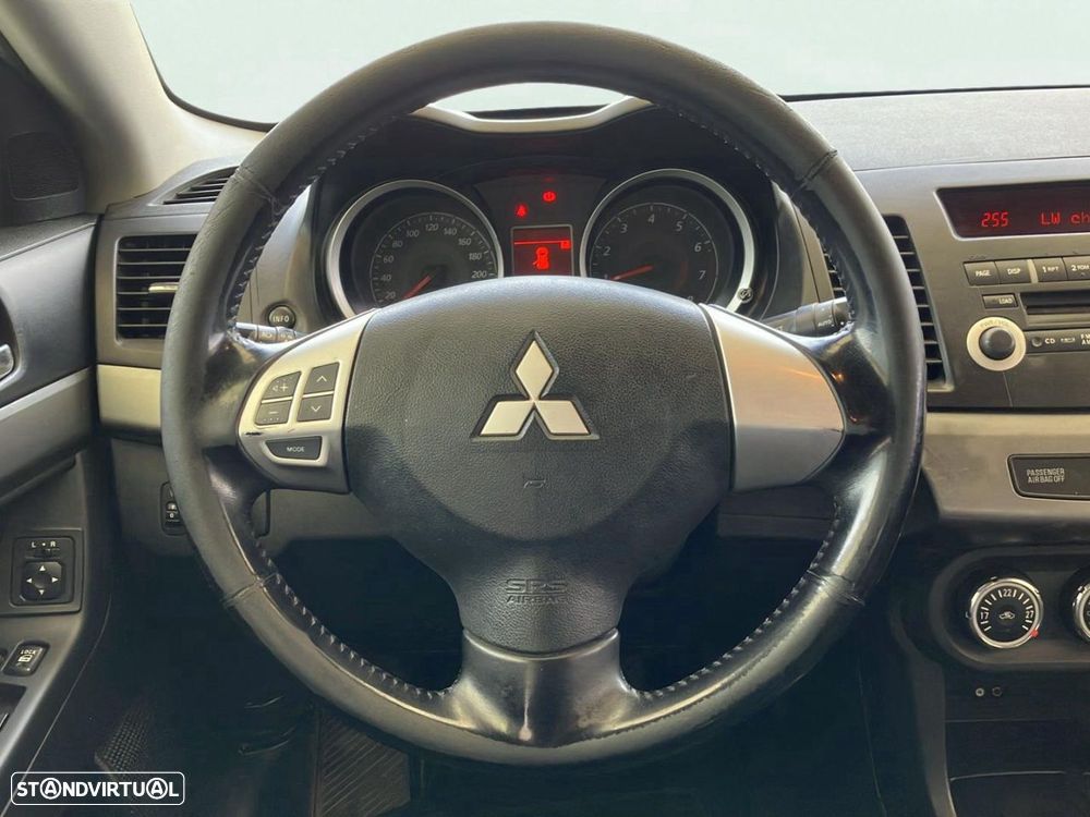 Mitsubishi Lancer 1.5 Invite - 11