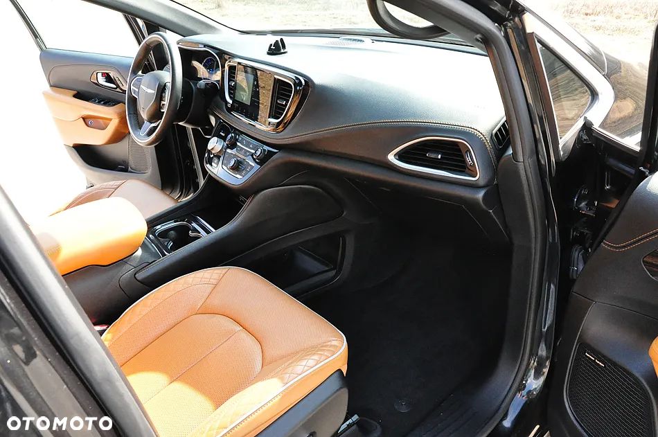 Chrysler Pacifica - 34