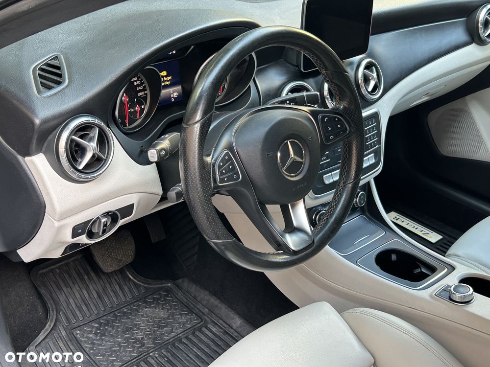 Mercedes-Benz CLA 250 4-Matic - 11