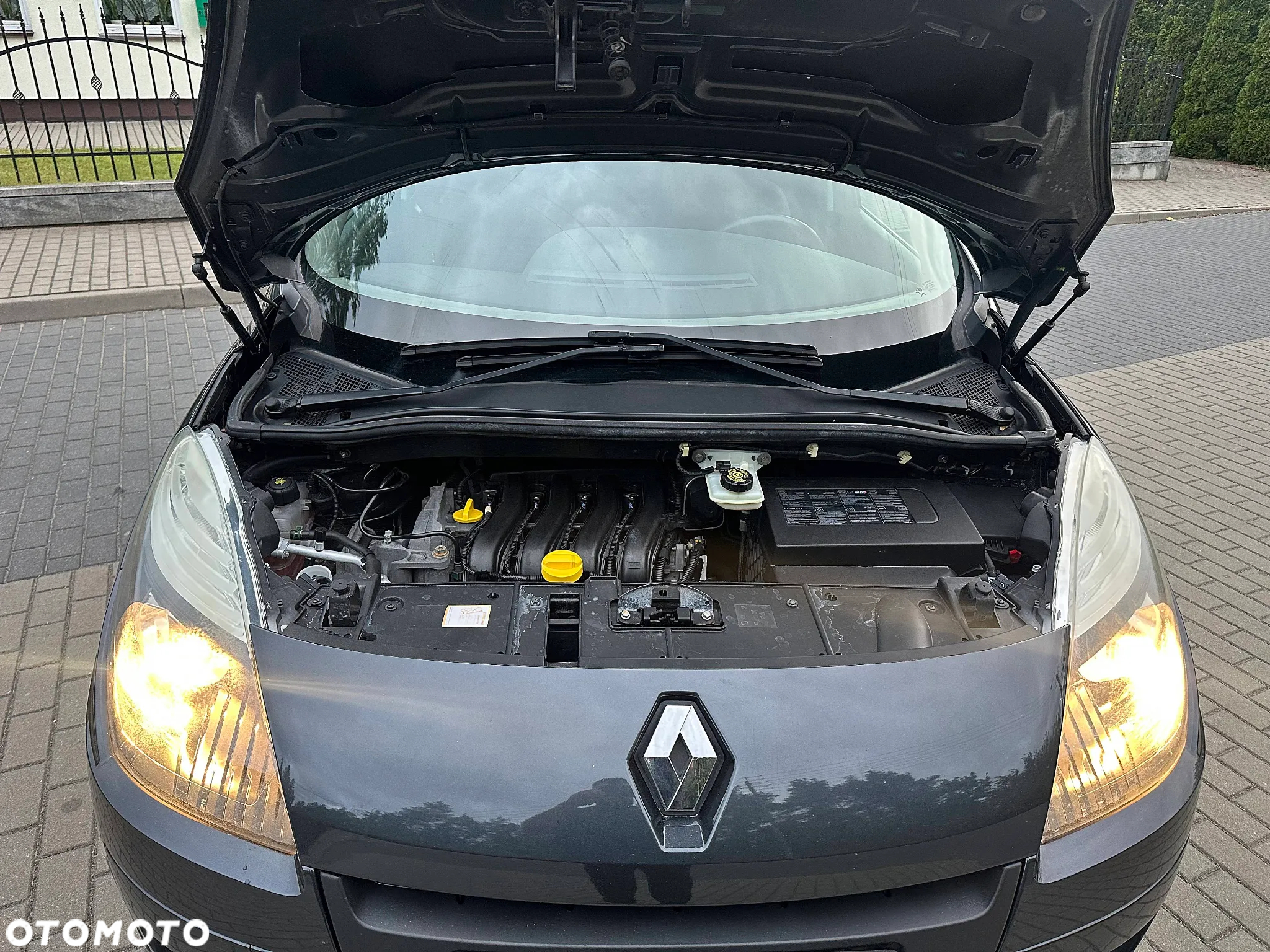 Renault Scenic 1.6 16V 110 Dynamique - 12
