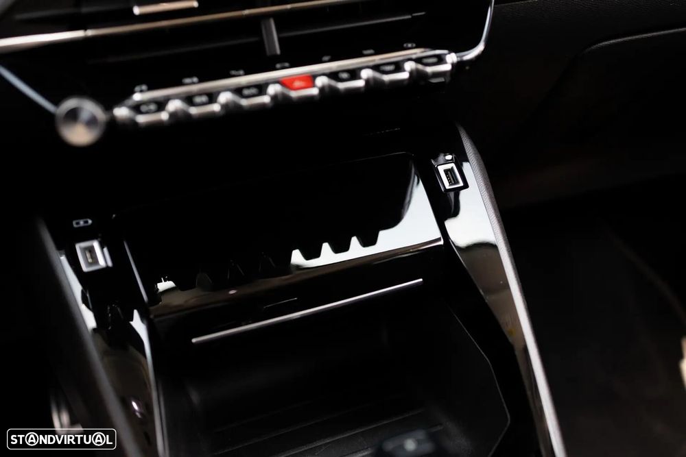 Peugeot e-2008 Allure - 25