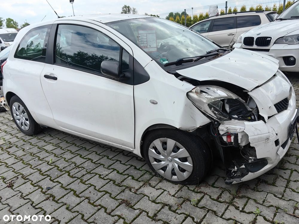 Toyota Yaris 1.0 Entry EU5 - 6