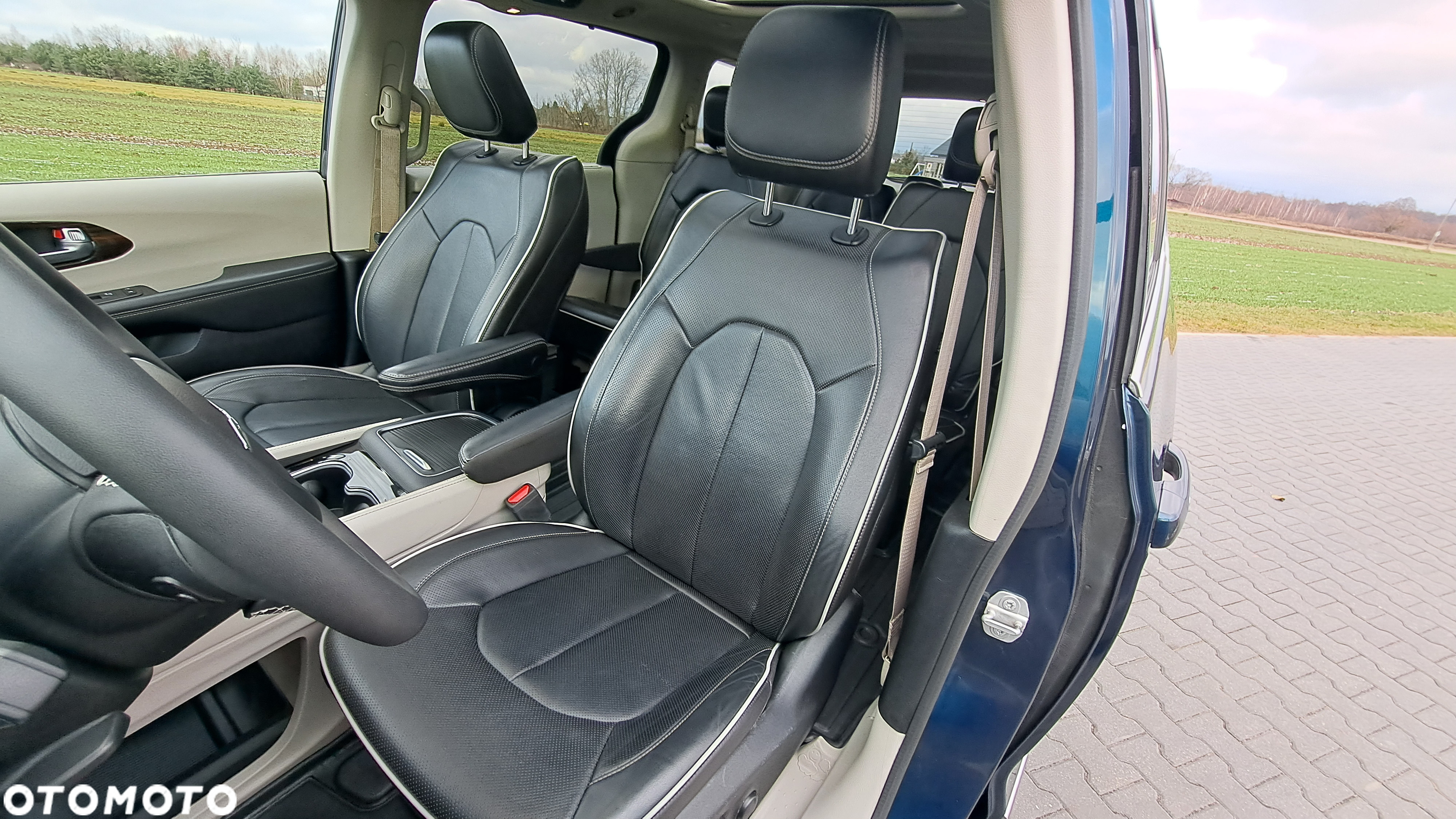 Chrysler Pacifica - 27
