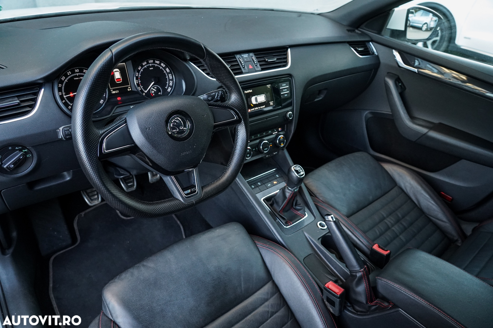 Skoda Octavia 2.0 TDI DSG RS - 8
