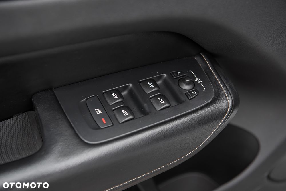 Volvo XC 60 D4 SCR AWD R-Design - 16