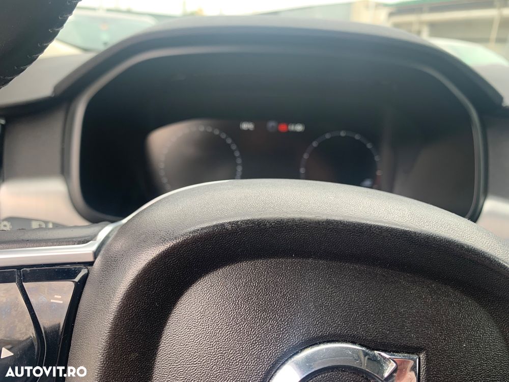 Volvo V90 D5 AWD Geartronic Momentum - 8