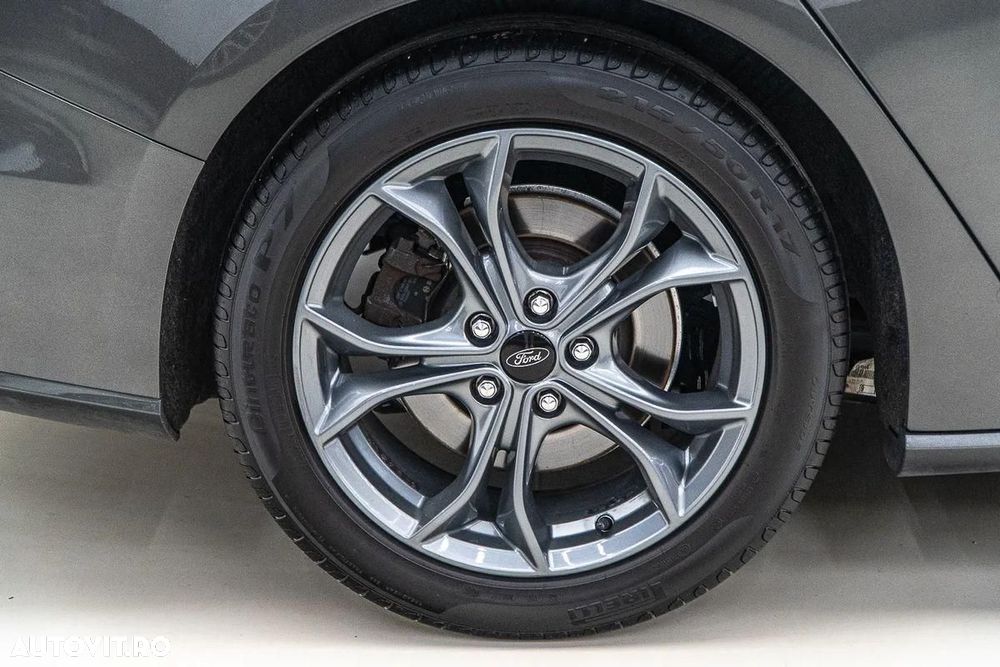 Ford Focus 1.0 EcoBoost 6MT MHEV ST-Line X - 41
