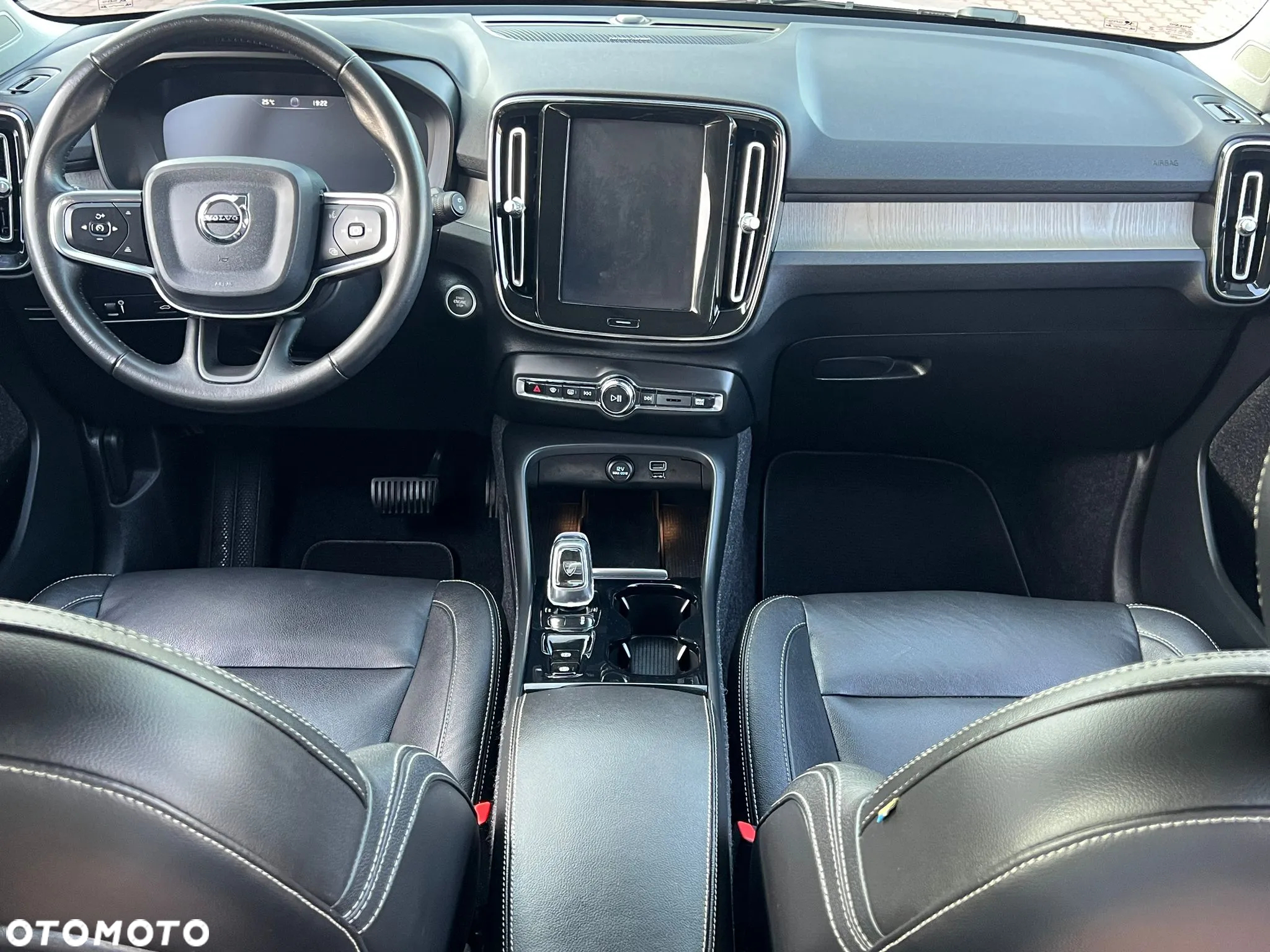 Volvo XC 40 - 18