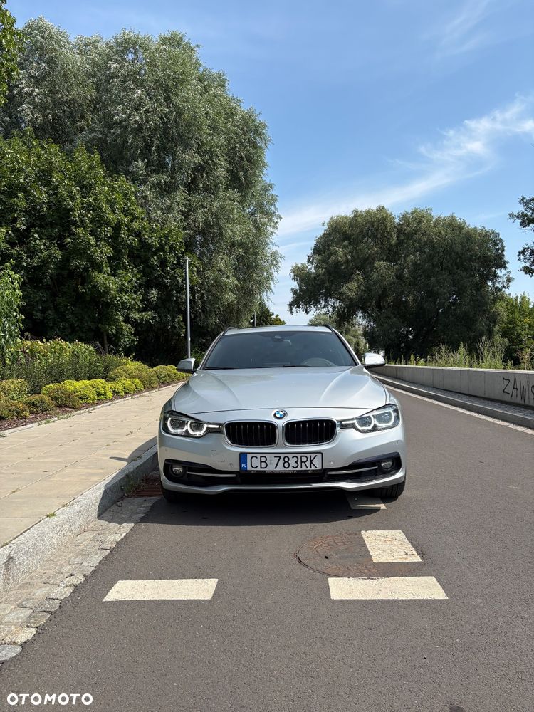 BMW Seria 3 330i xDrive Sport Line - 4