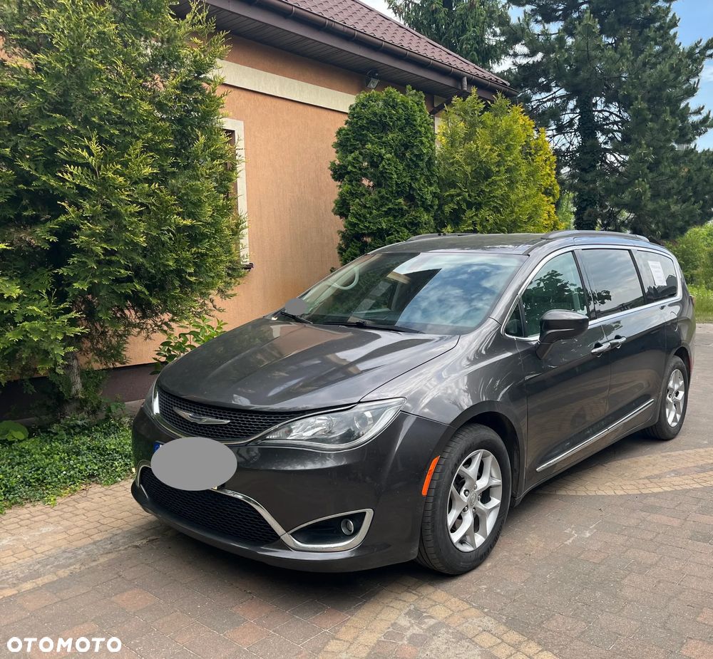 Chrysler Pacifica - 1