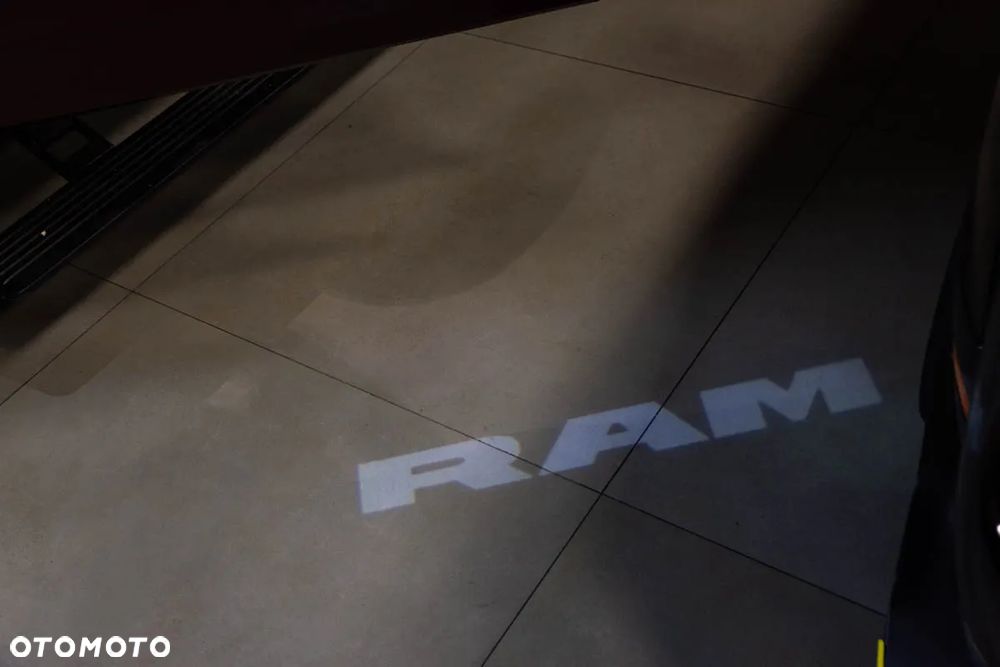 Dodge RAM - 33