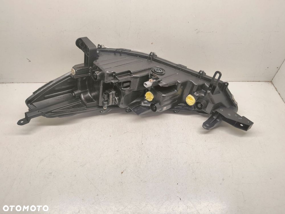 toyota corolla crosss full led prawy przód - 7