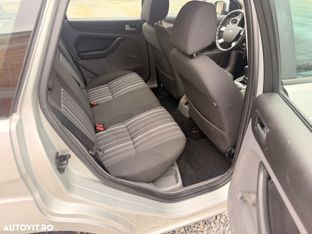 Ford Focus 1.6 TDCI DPF Style - 13