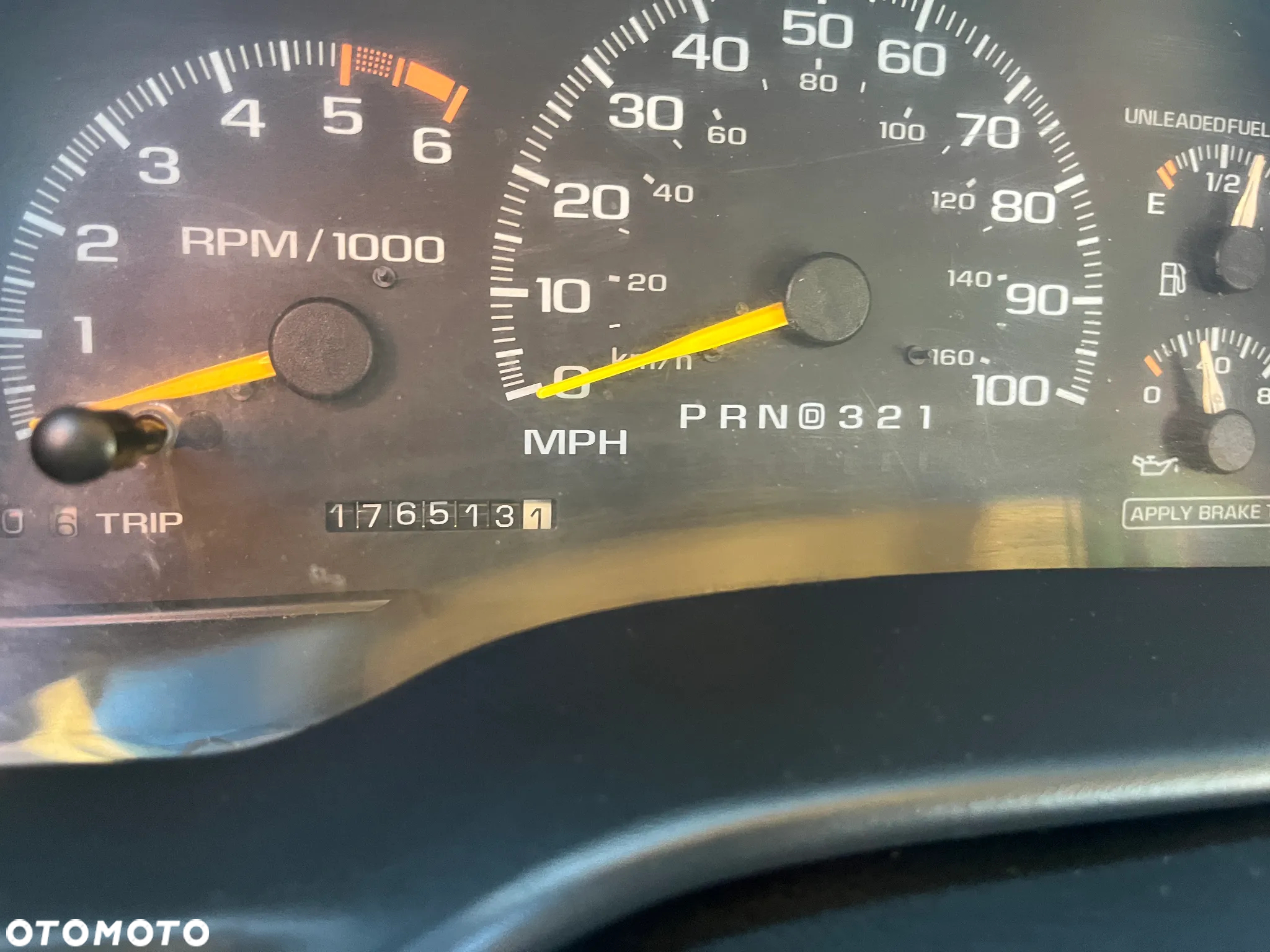 Chevrolet Suburban - 15