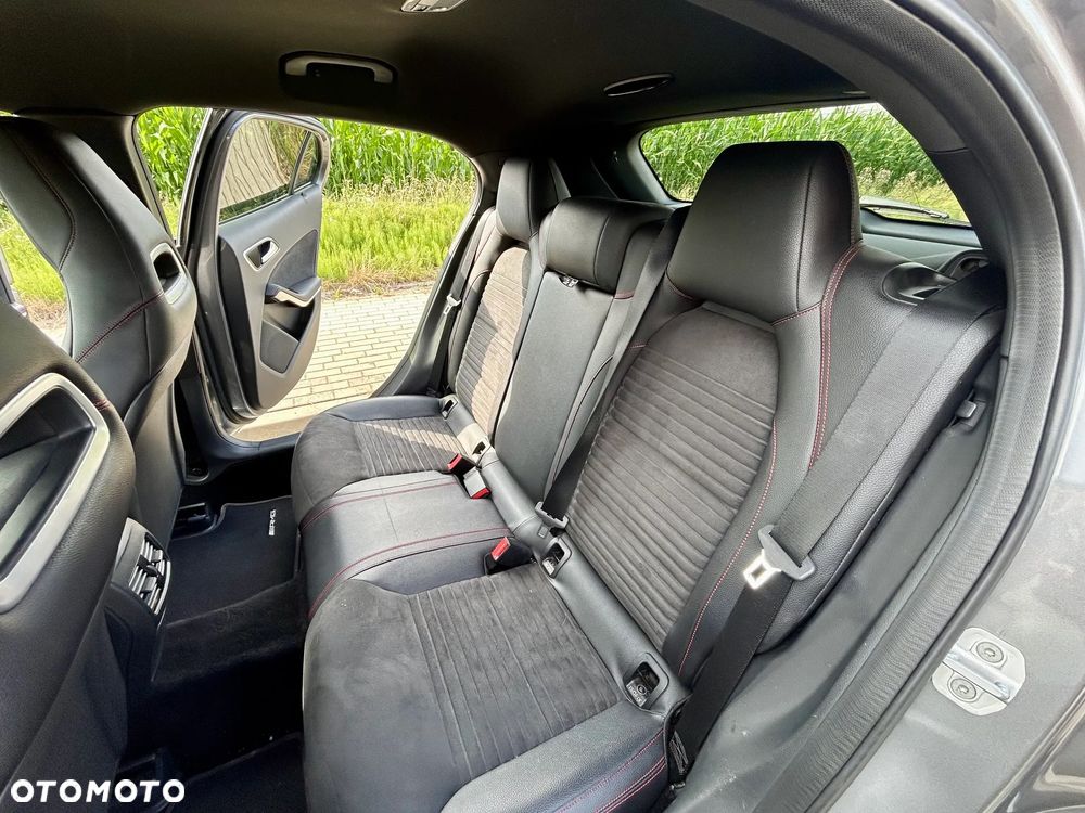 Mercedes-Benz GLA - 12