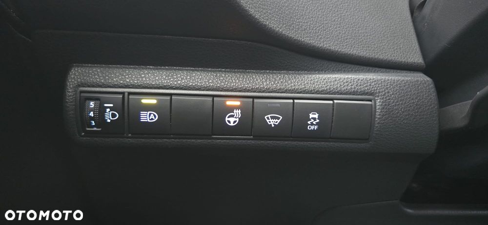 Suzuki Swace 1.8 Hybrid Premium Plus CVT - 12