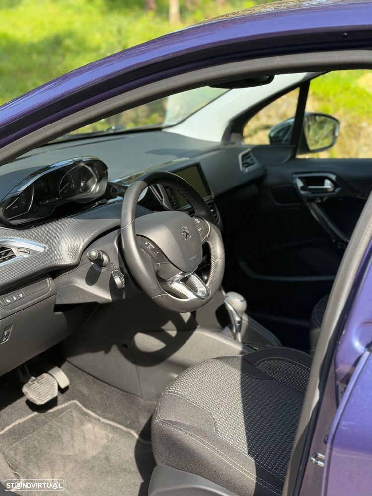 Peugeot 208 1.2 PureTech Allure EAT6 - 7