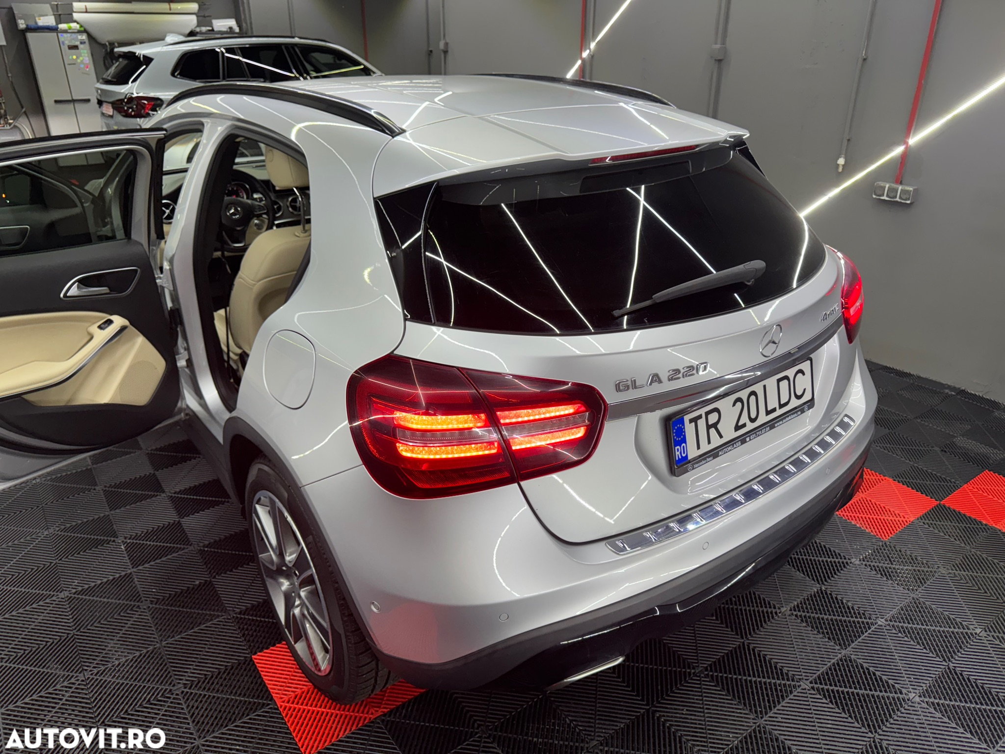 Mercedes-Benz GLA 220 4MATIC - 6