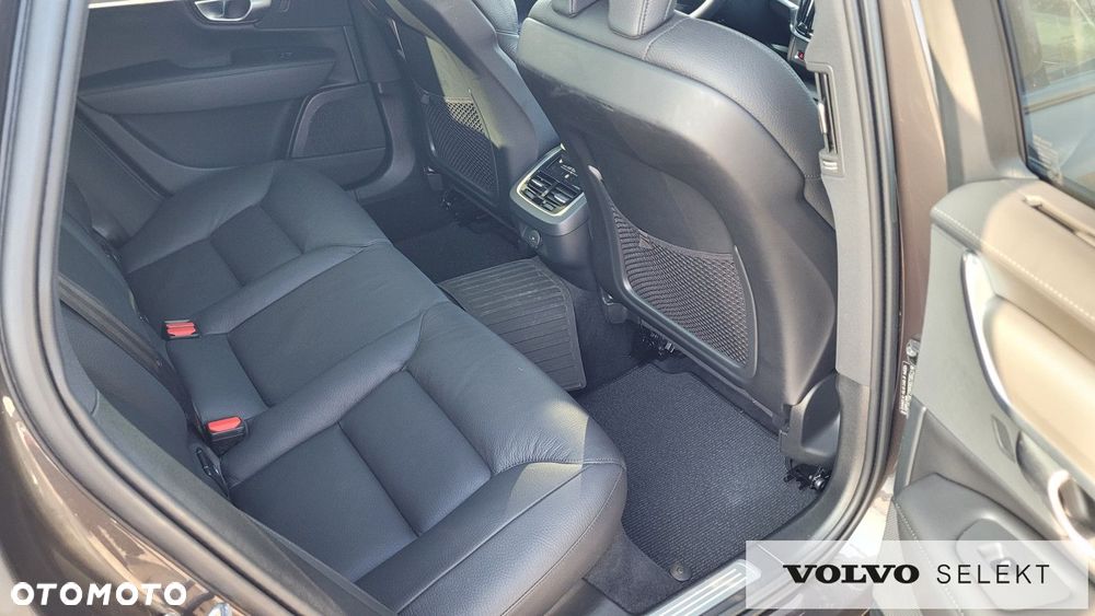 Volvo V90 Cross Country - 22