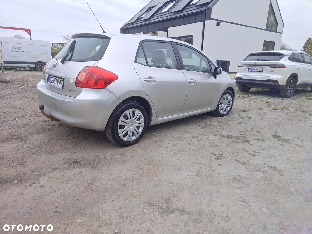 Toyota Auris 1.4 VVT-i Terra - 2