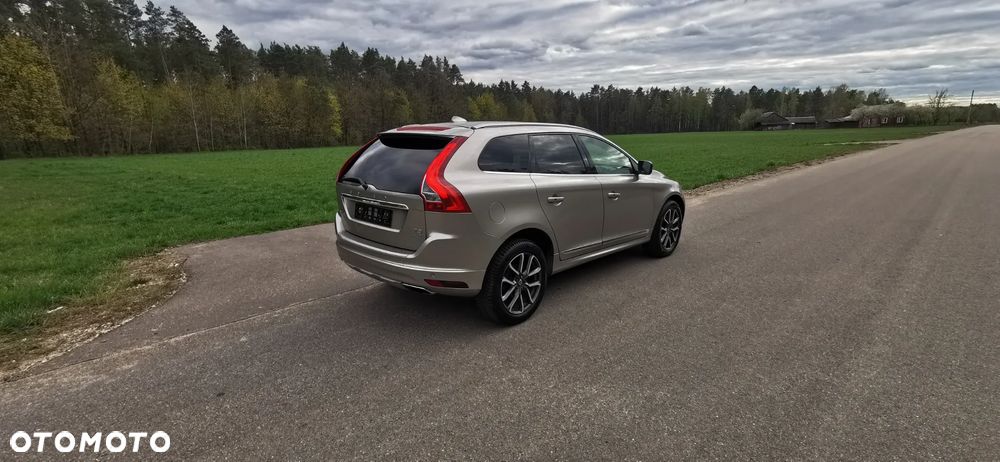Volvo XC 60 T5 AWD Momentum - 4