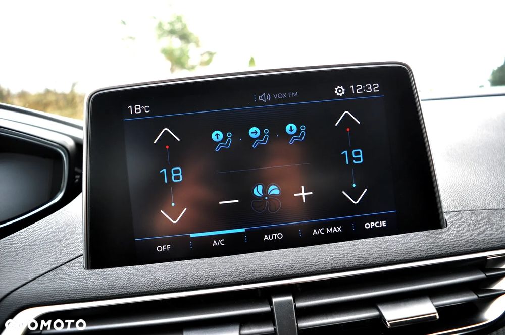 Peugeot 3008 1.2 PureTech Allure S&S - 29