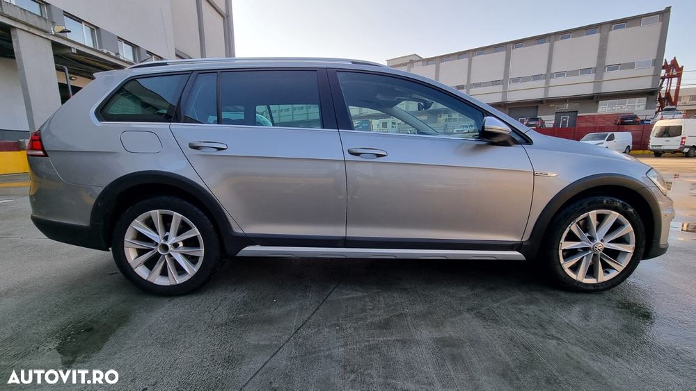 Volkswagen Golf 2.0 TDI DSG 4Motion - 3