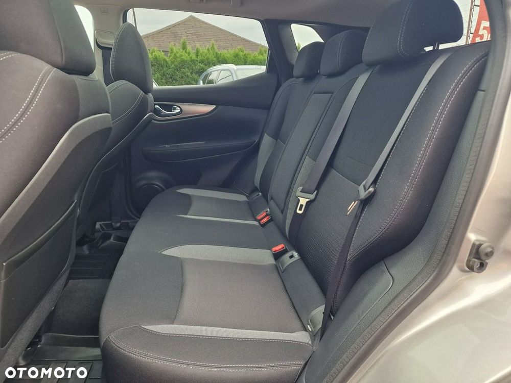 Nissan Qashqai 1.2 DIG-T N-Connecta EU6 - 23