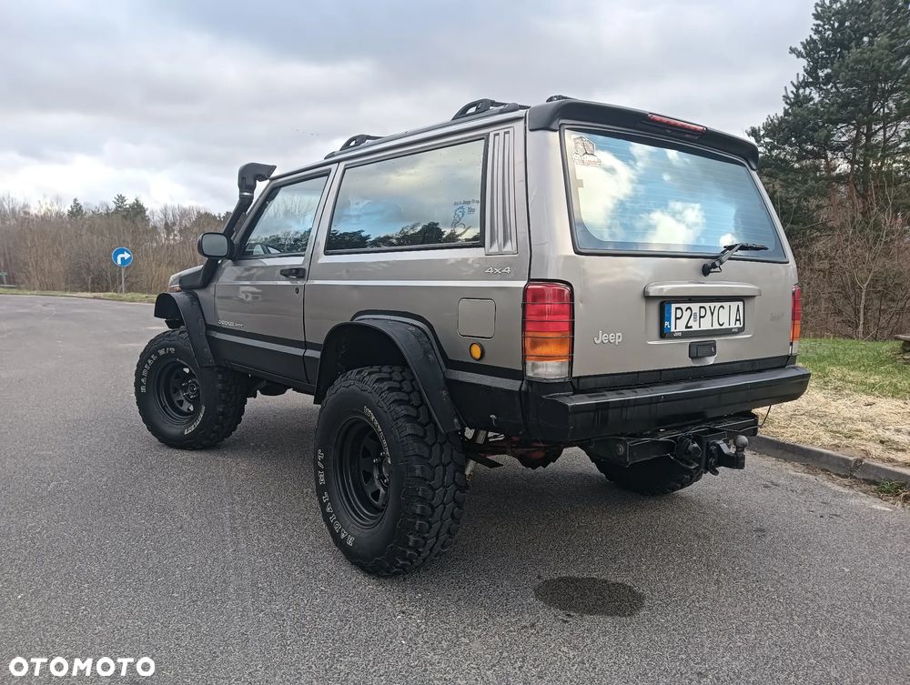 Jeep Cherokee - 4