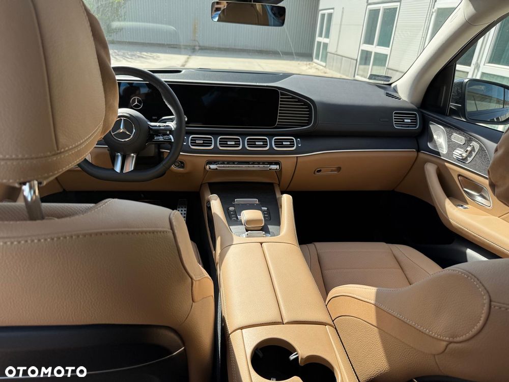 Mercedes-Benz GLS - 32