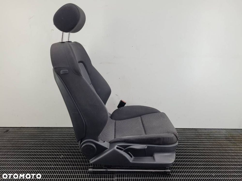 FOTEL PRAWY PASAŻERA AUDI A3 8P 5D SPORTBACK EUROPA - 5