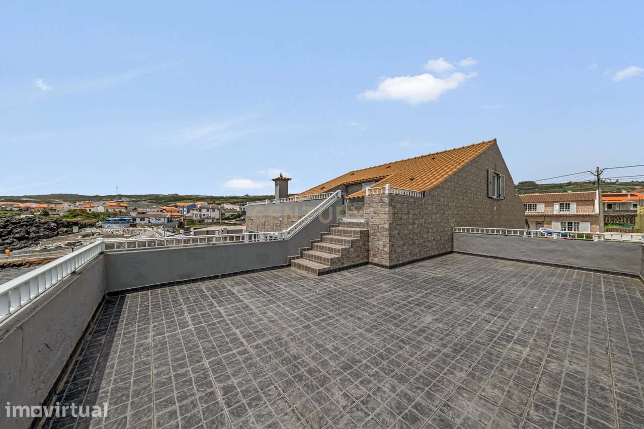 Moradia junto às Piscinas Naturais do Porto Judeu com garagem. - Grande imagem: 3/18