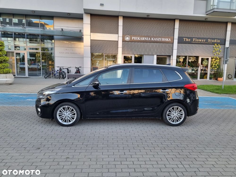 Kia Carens - 8