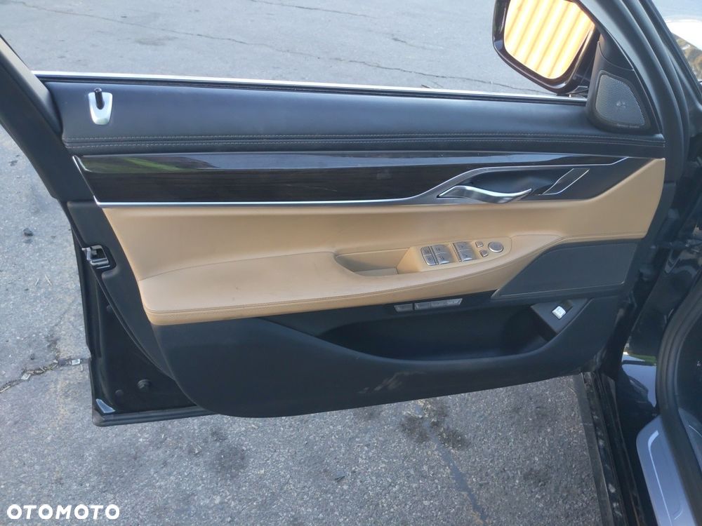 BMW Seria 7 740Li sport - 19