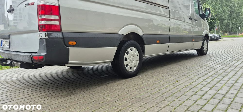 Mercedes-Benz Sprinter - 13