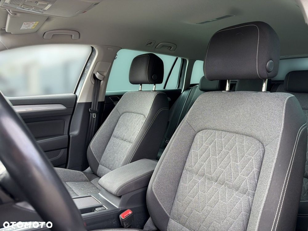 Volkswagen Passat - 12