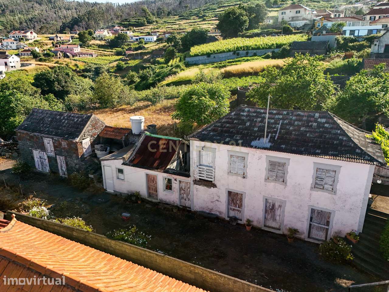 Casa Antiga para Recuperar em Fajã da Ovelha, Calheta - Grande imagem: 2/31