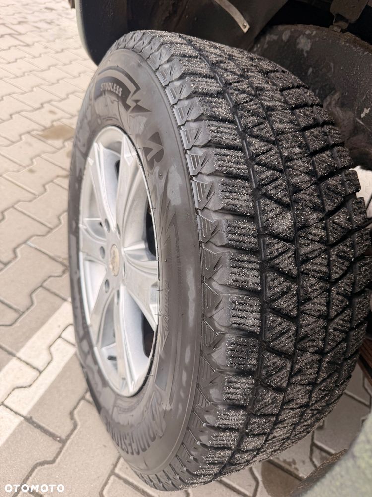 Toyota Hilux 2.5 D-4D DLX + - 12