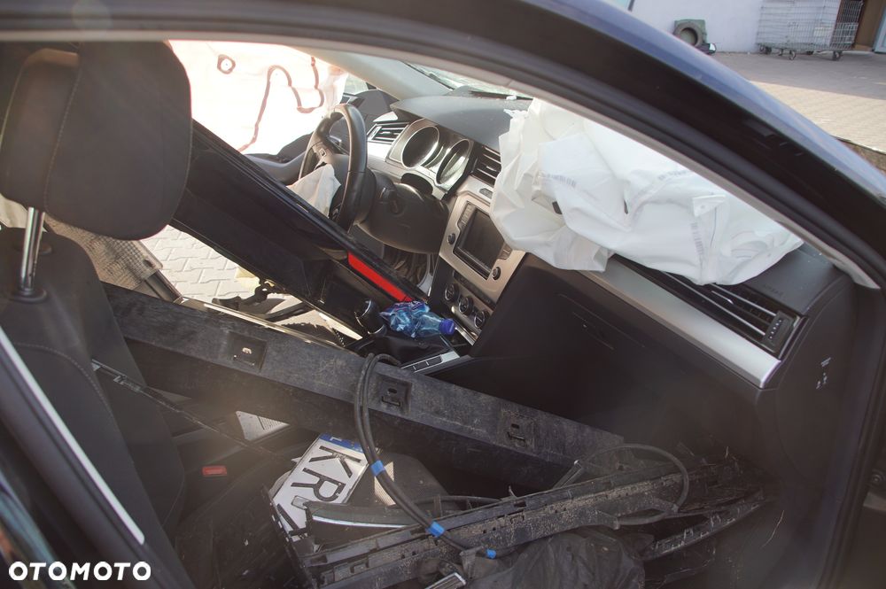 Auto na części - Volkswagen Passat B8 1.8 TSI 180 KM CJSC QTQ LC9X 2016R Silnik Skrzynia Drzwi Lusterko Szyba Lampa Deska Kokpit Sterownik Moduł Licznik Wyświetlacz Kierownica Panel - 14