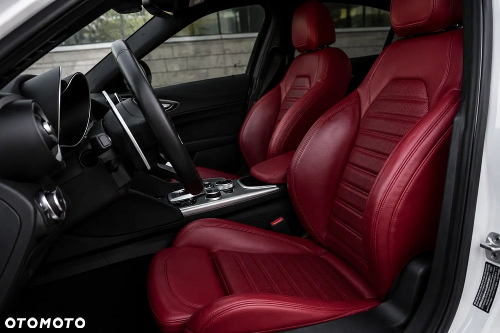 Alfa Romeo Giulia 2.0 Turbo 16V AT8-Q4 Ti - 13