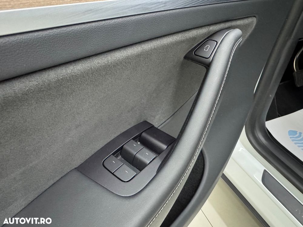 Tesla Model Y Long Range Dual Motor AWD - 18