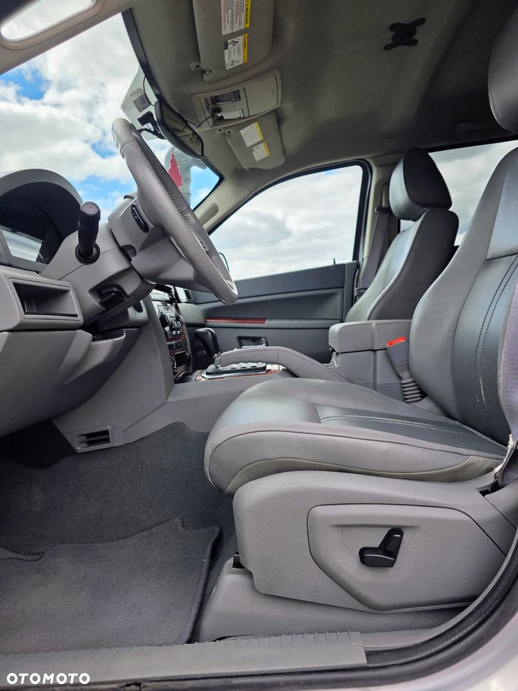 Jeep Grand Cherokee - 33