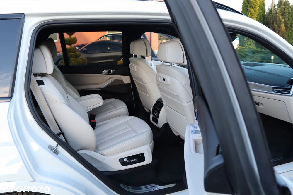BMW X7 M50i - 21