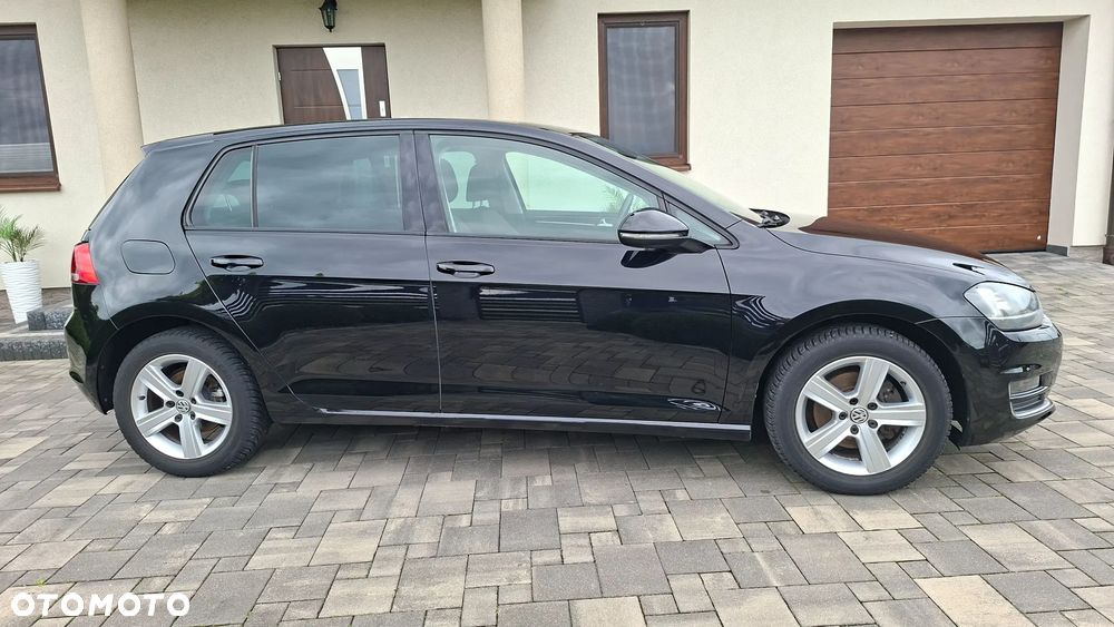 Volkswagen Golf - 6