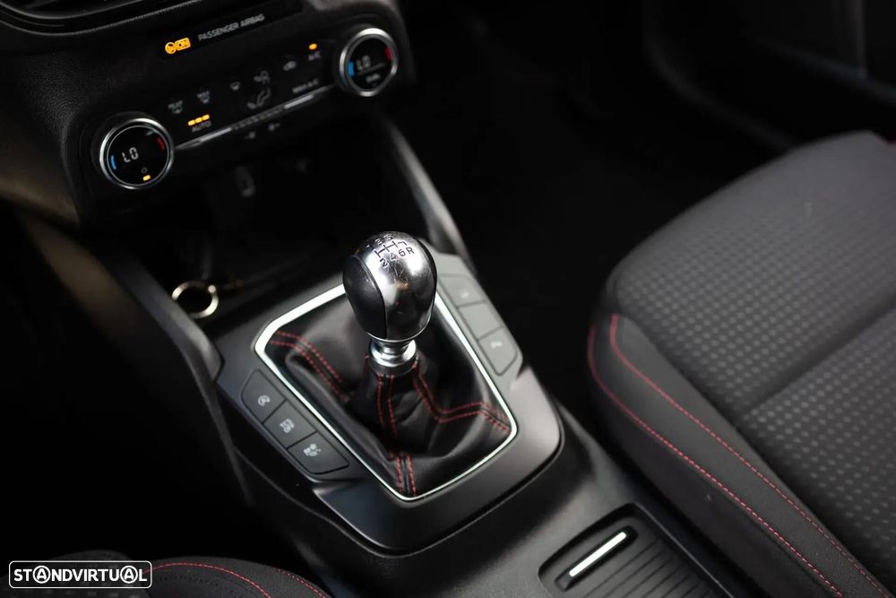 Ford Focus 1.0 EcoBoost S&S ST-LINE - 19