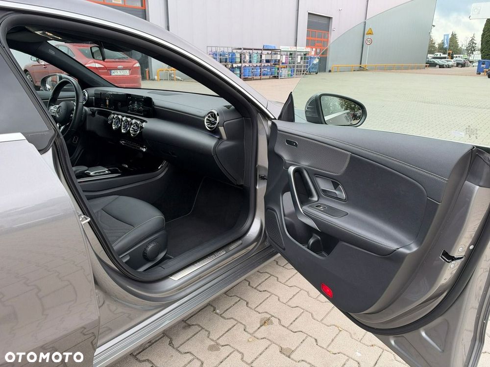 Mercedes-Benz CLA 180 7G-DCT Progressive - 18
