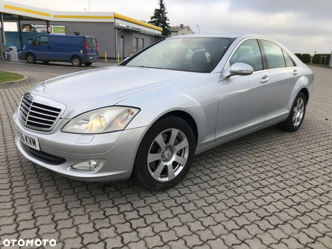 MERCEDES W221 PAS NAPINACZ PRZÓD CZARNY BDB - 10