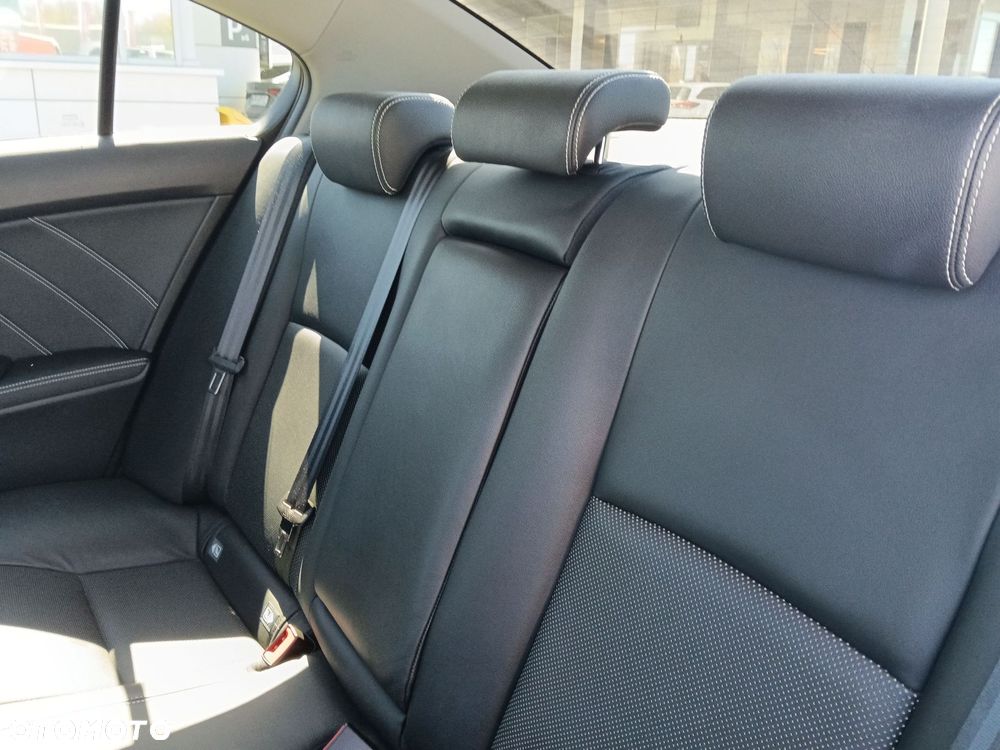 Toyota Avensis 2.0 Premium MS - 12